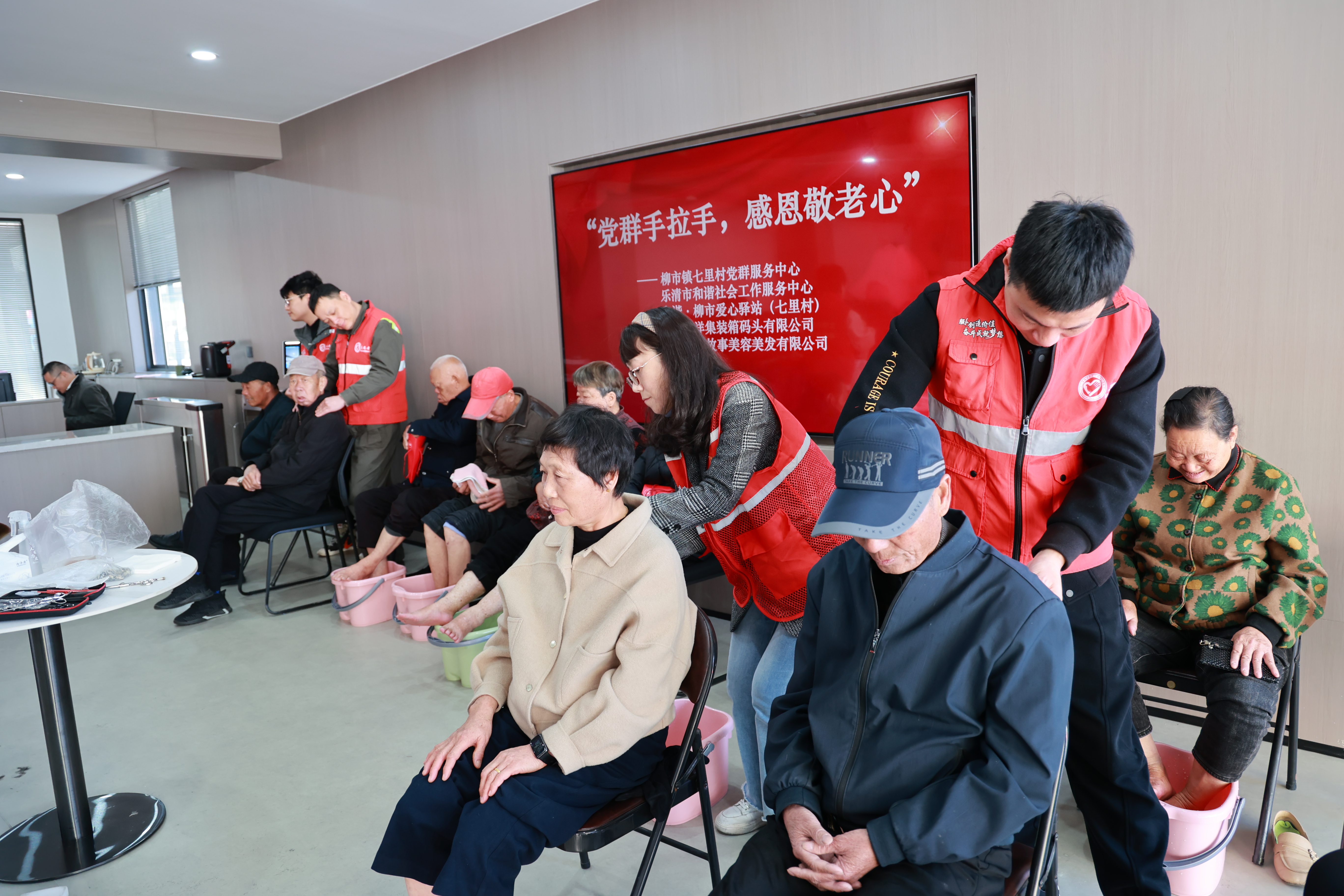 ����˾Я������������ů��������Ⱥ�����֡��ж������ġ��˶�Բ������